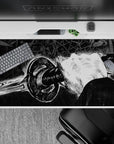 Dynamic 40x20 mouse pad showcases sharp contrasts and bold lines, evoking tension and precision for an immersive workspace vibe